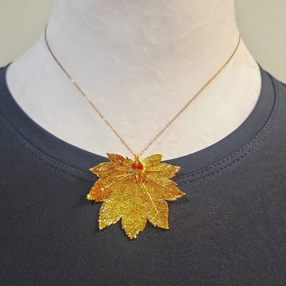 True Leaf Gold Pendant Necklace